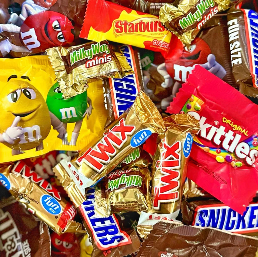 Chocolate & Candy Bundle (1 lbs) with Twix, Snickers, Milky Way, M&M's Milk Chocolate, Skittles, Starburst, M&M's Peanut S925