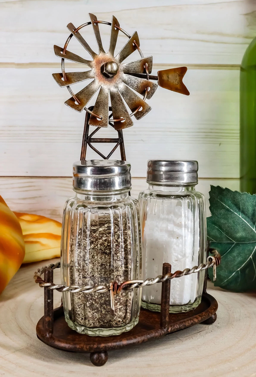 Salt And Pepper Shakers Set J91920