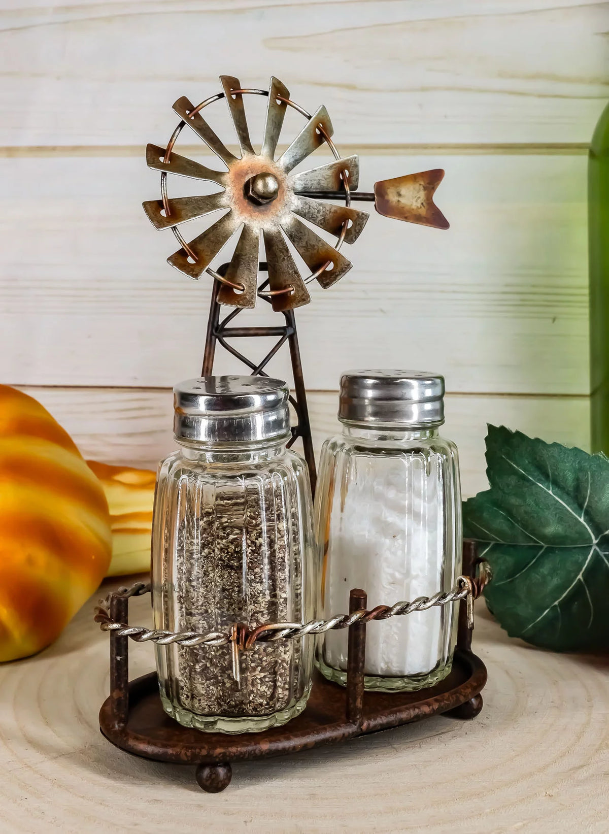Salt And Pepper Shakers Set J91920
