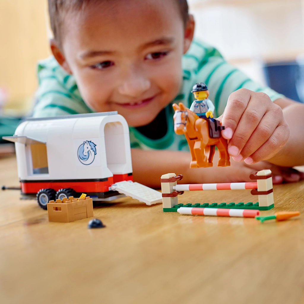 Horse Transporter Set with SUV Toy Car and Trailer Q79448